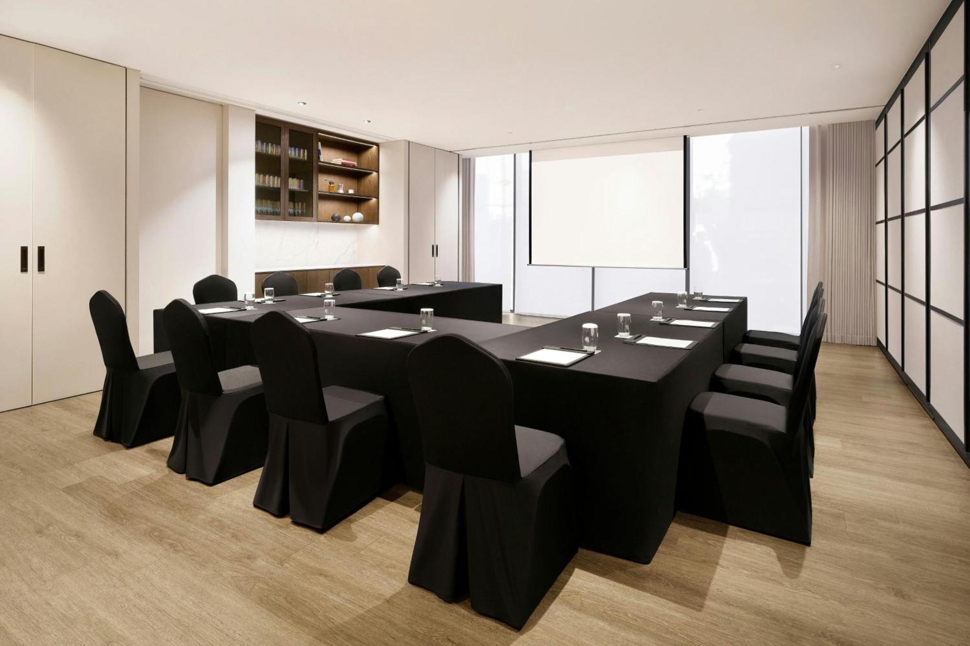 Hotel Ac By Marriott Gangnam 4*